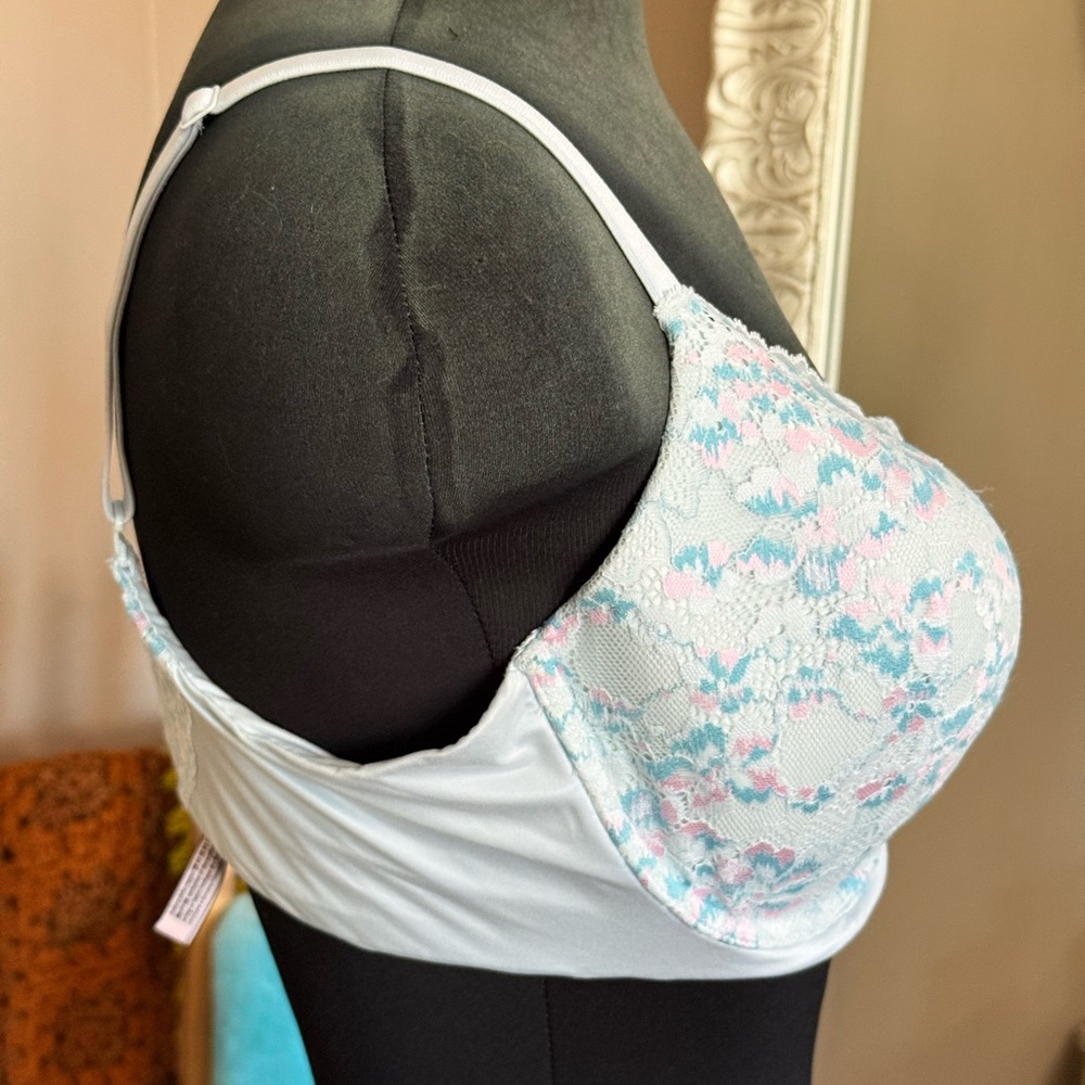 Victoria’s Secret • Body by Victoria Lined Demi Lace Bra - Picture 12 of 12